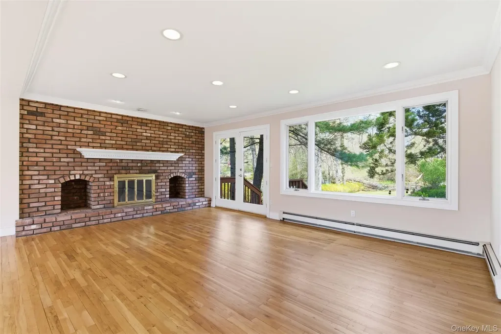 20 Hemingway Drive Dix Hills NY 11746