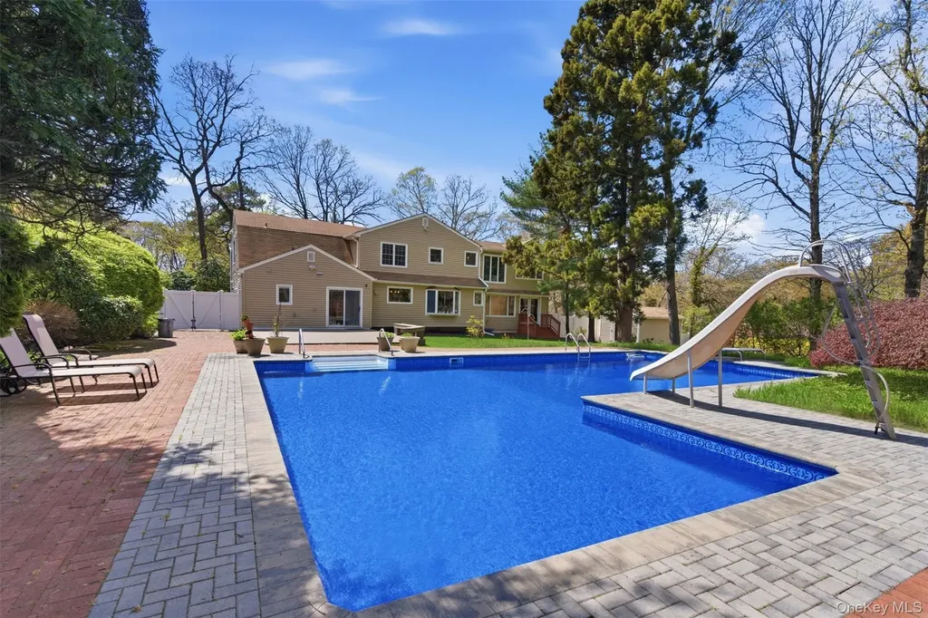 20 Hemingway Drive Dix Hills NY 11746