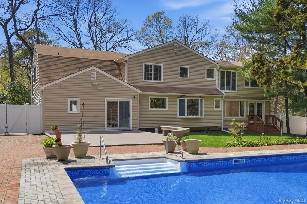 20 Hemingway Drive Dix Hills NY 11746