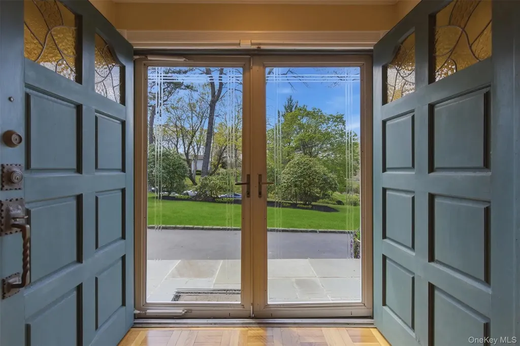 20 Hemingway Drive Dix Hills NY 11746