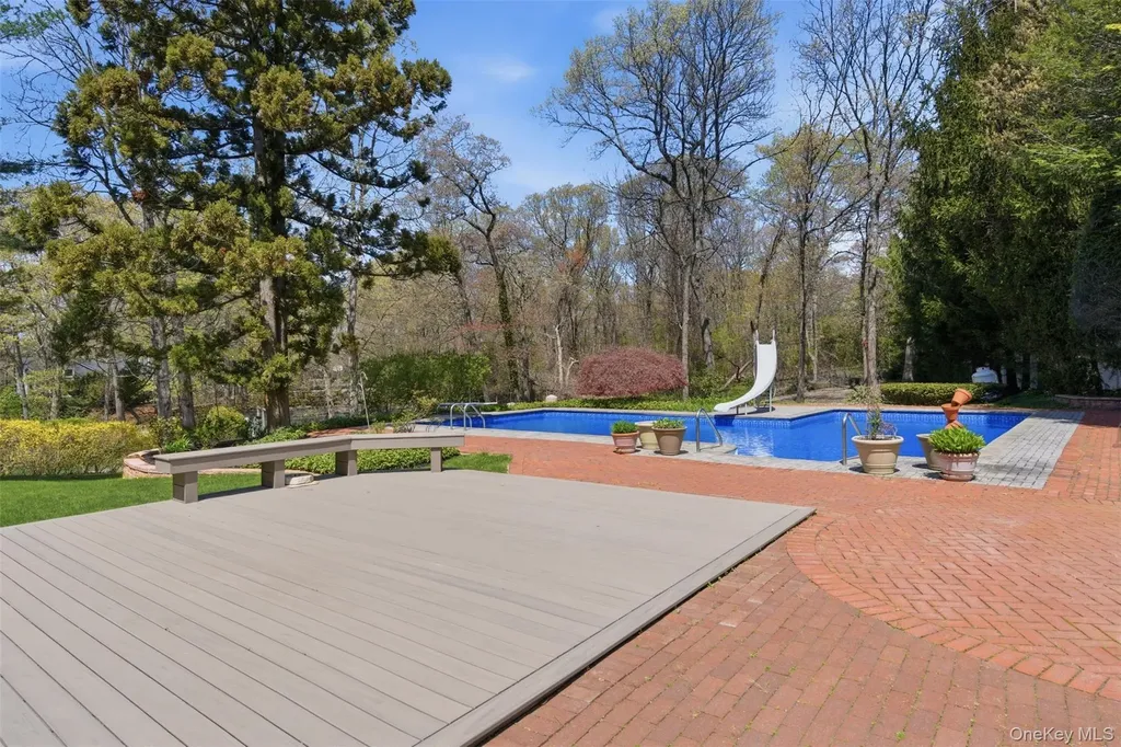 20 Hemingway Drive Dix Hills NY 11746