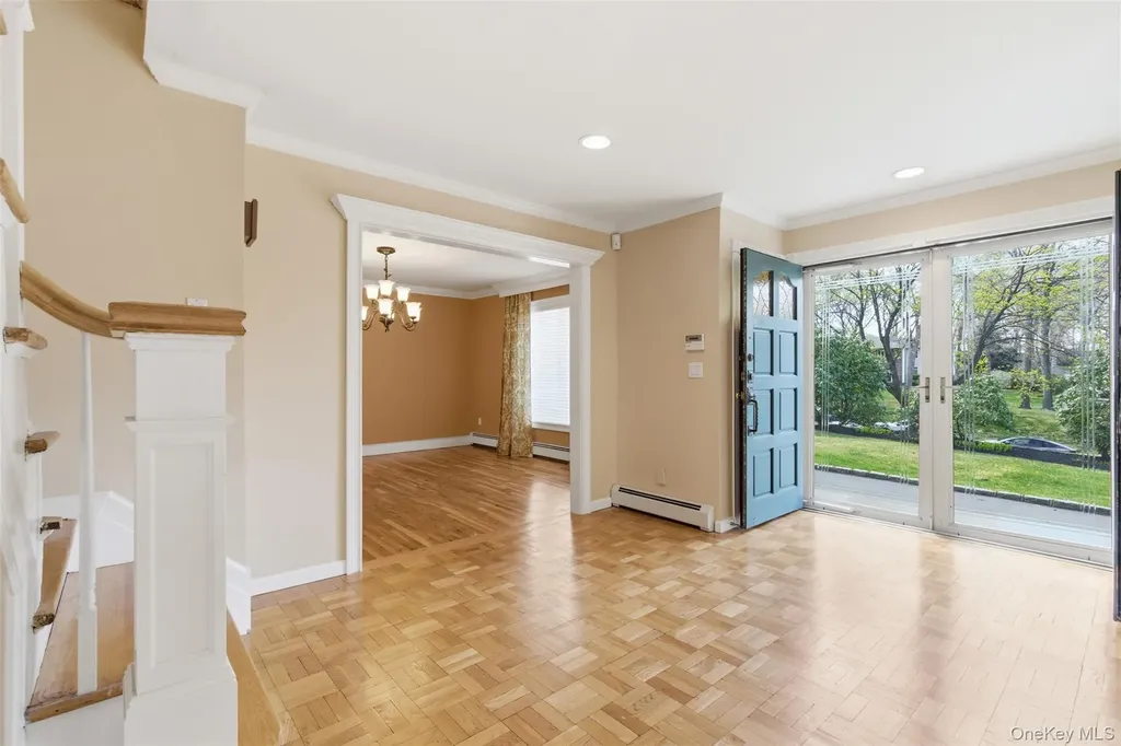 20 Hemingway Drive Dix Hills NY 11746