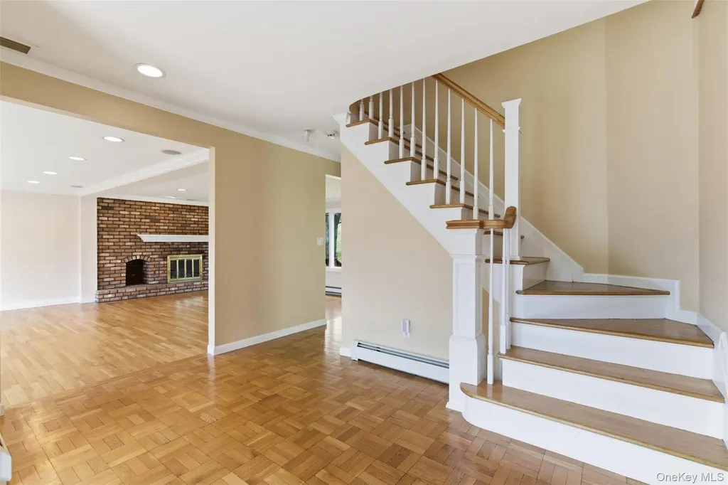 20 Hemingway Drive Dix Hills NY 11746