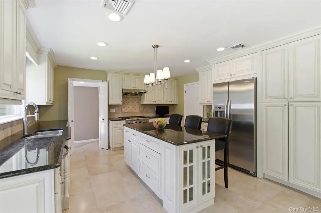 20 Hemingway Drive Dix Hills NY 11746