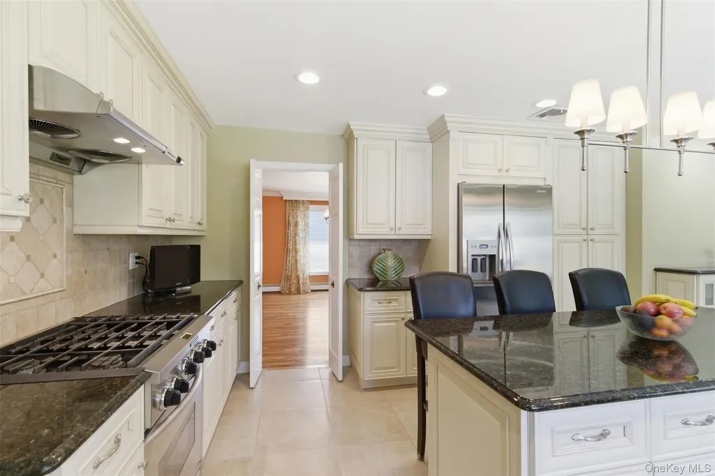 20 Hemingway Drive Dix Hills NY 11746
