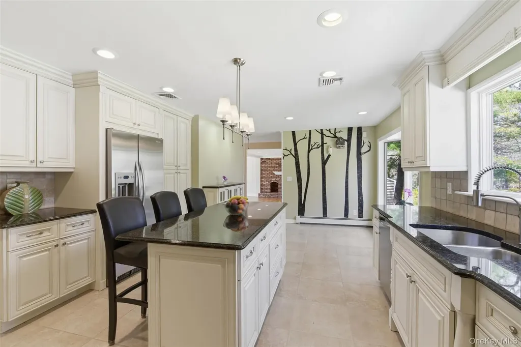 20 Hemingway Drive Dix Hills NY 11746