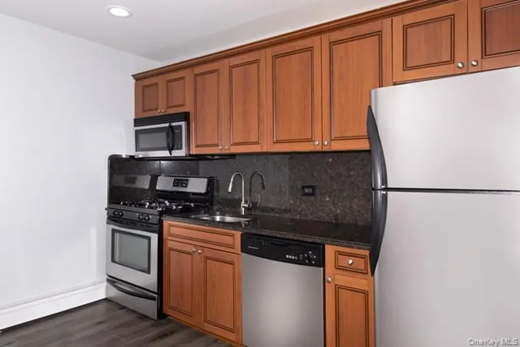 65 Friendly Court Babylon NY 11704