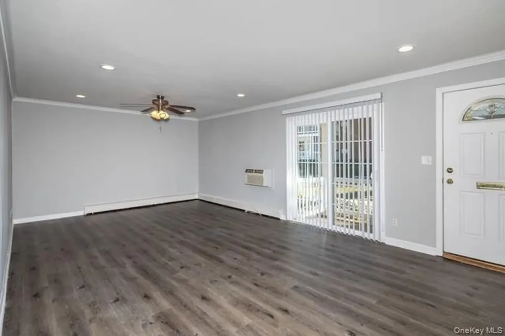 65 Friendly Court Babylon NY 11704