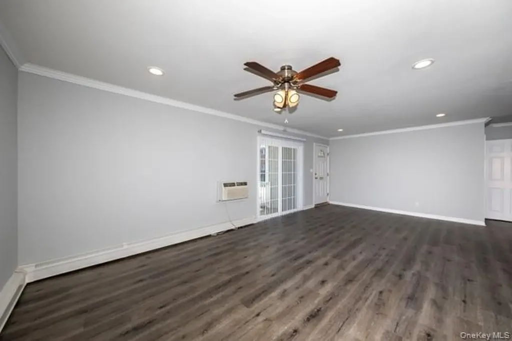 65 Friendly Court Babylon NY 11704
