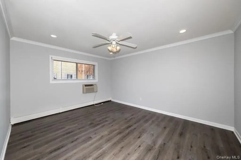 65 Friendly Court Babylon NY 11704