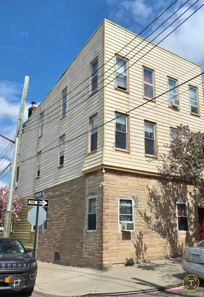 5427 Arnold Avenue Maspeth NY 11378