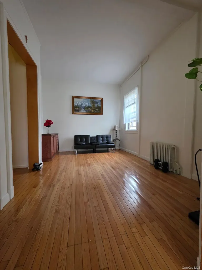 5427 Arnold Avenue Maspeth NY 11378