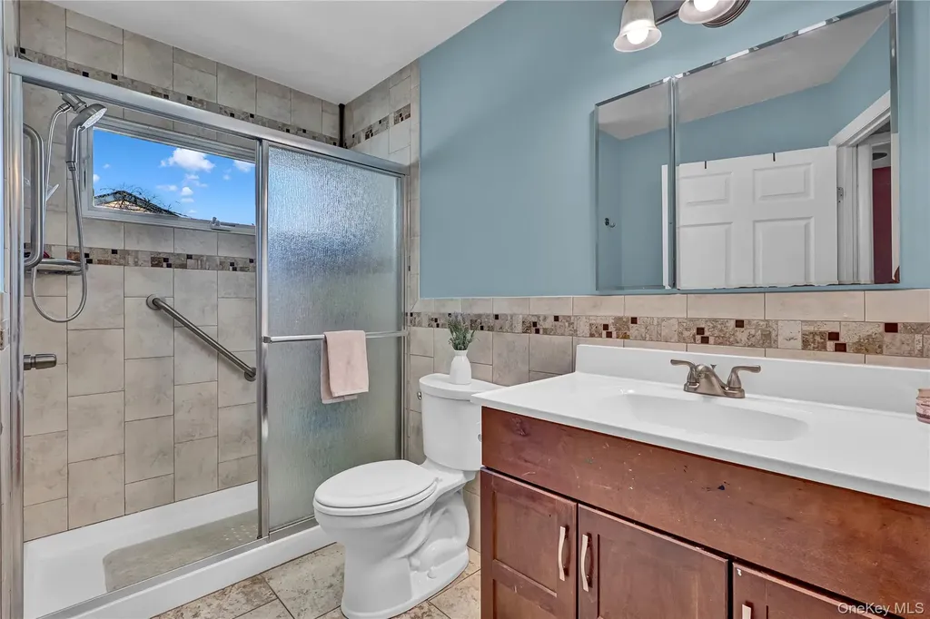 6 Norwalk Lane Selden NY 11784