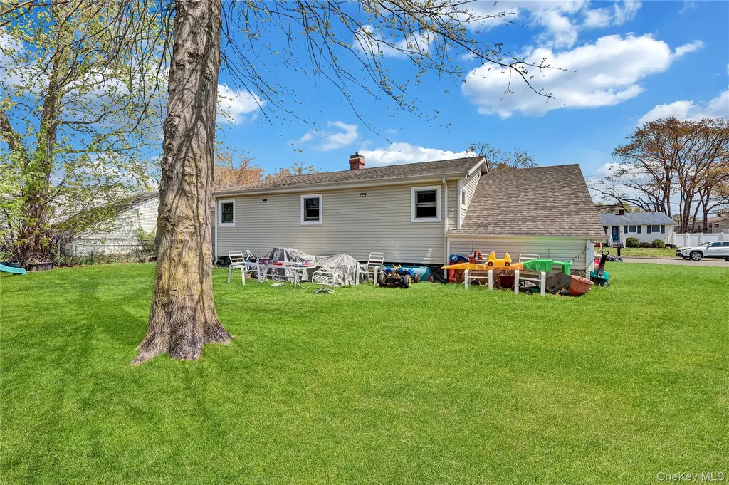 6 Norwalk Lane Selden NY 11784