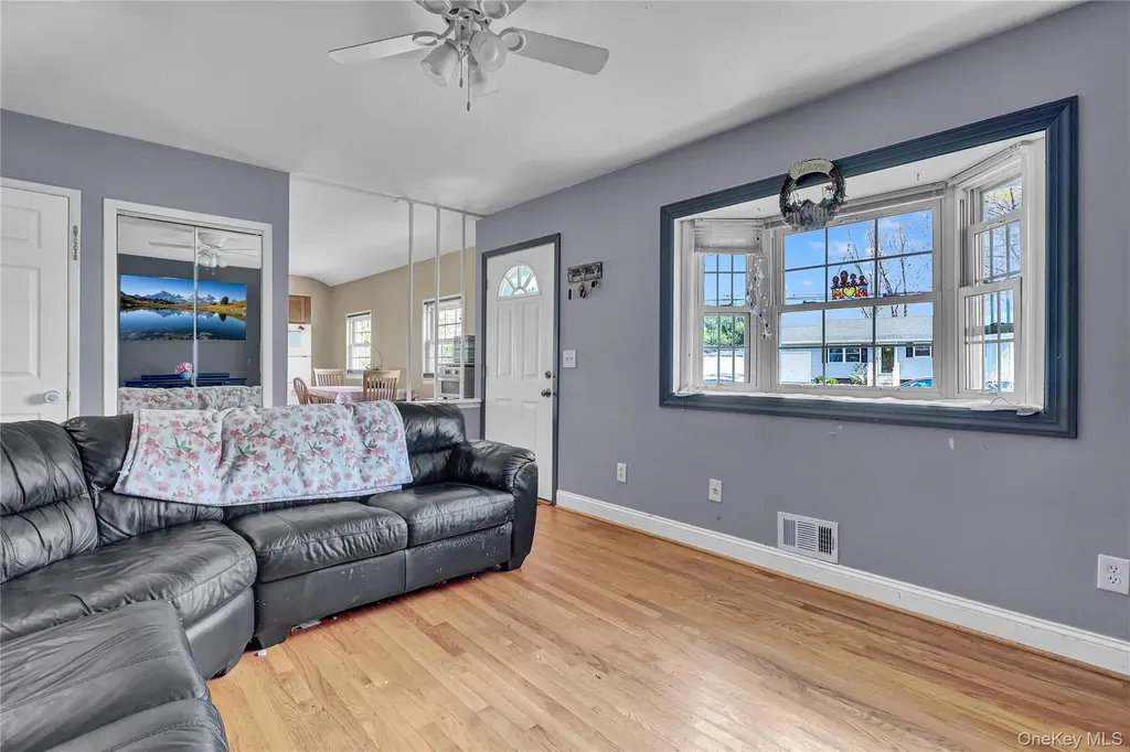 6 Norwalk Lane Selden NY 11784