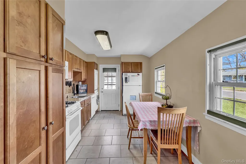 6 Norwalk Lane Selden NY 11784
