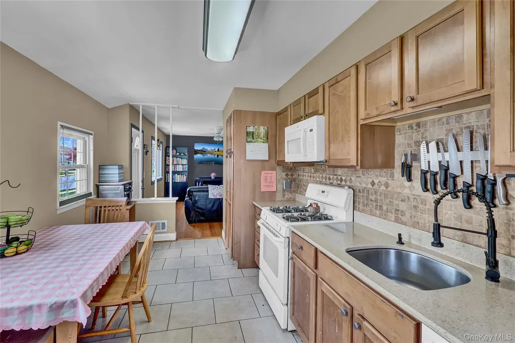 6 Norwalk Lane Selden NY 11784