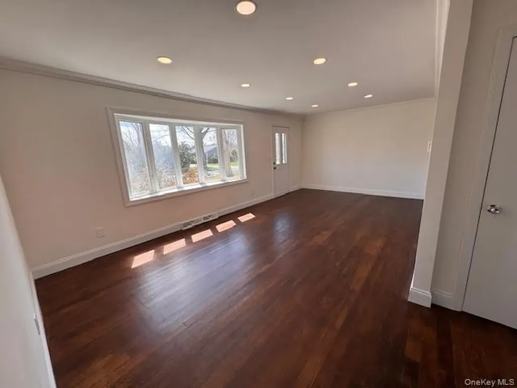 529 Elder Lane Ronkonkoma NY 11779