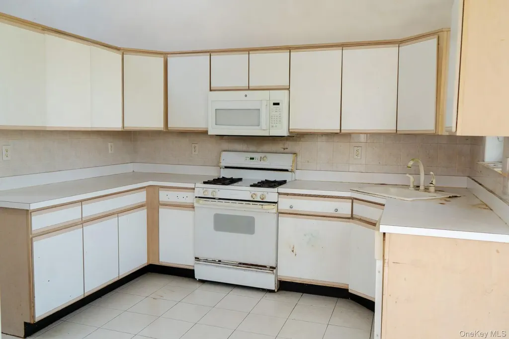 23 Roundtop Road Yonkers NY 10710