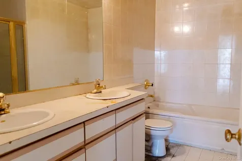 23 Roundtop Road Yonkers NY 10710