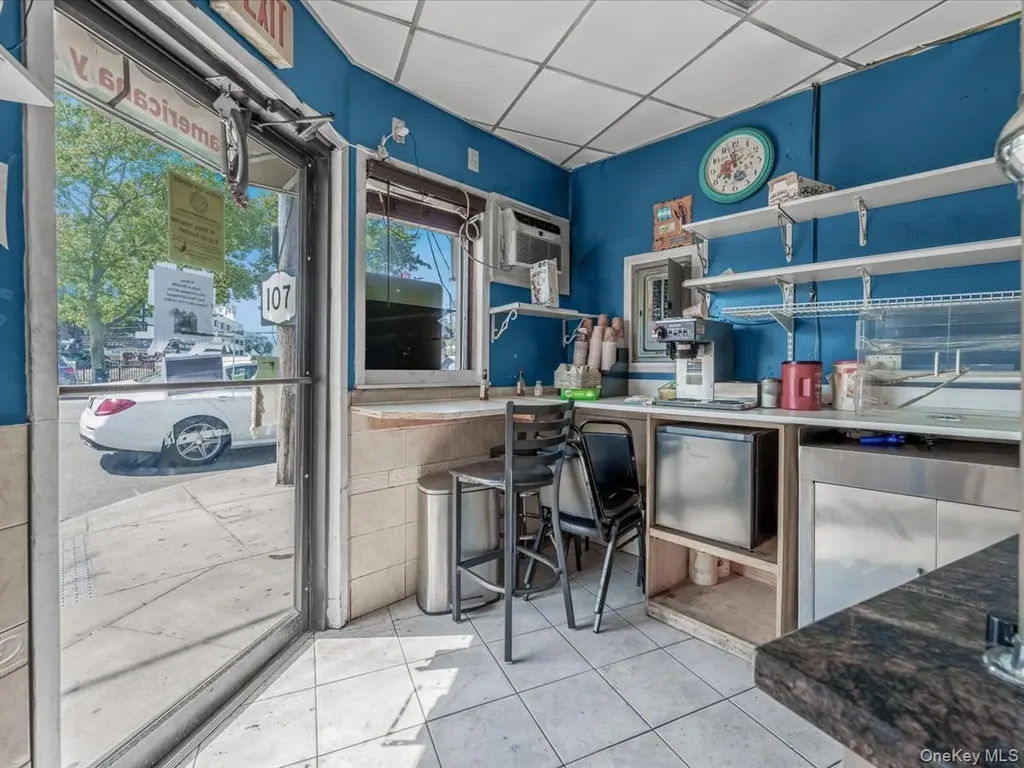 6 E Barclay Hicksville NY 11801