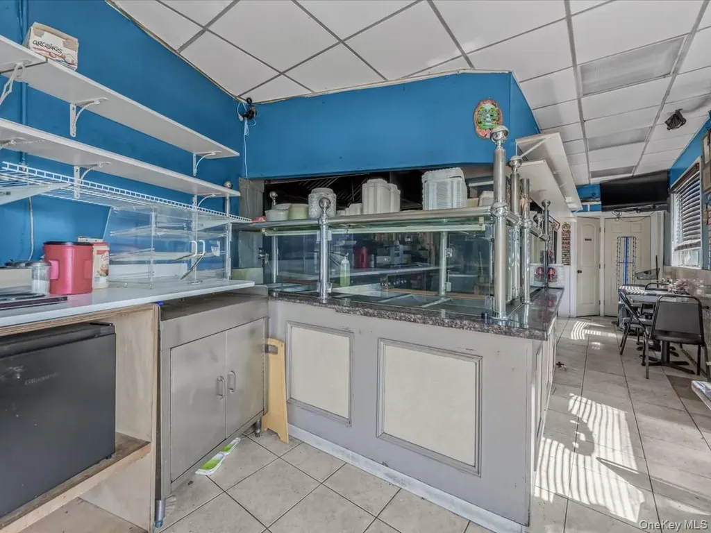 6 E Barclay Hicksville NY 11801