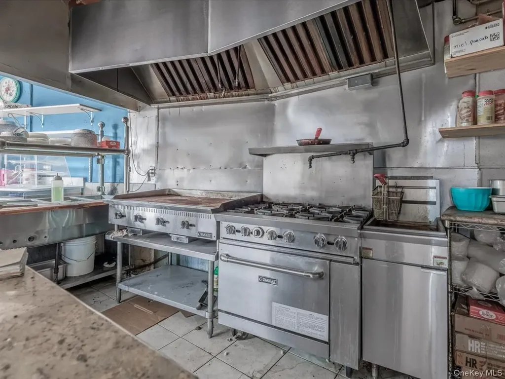 6 E Barclay Hicksville NY 11801