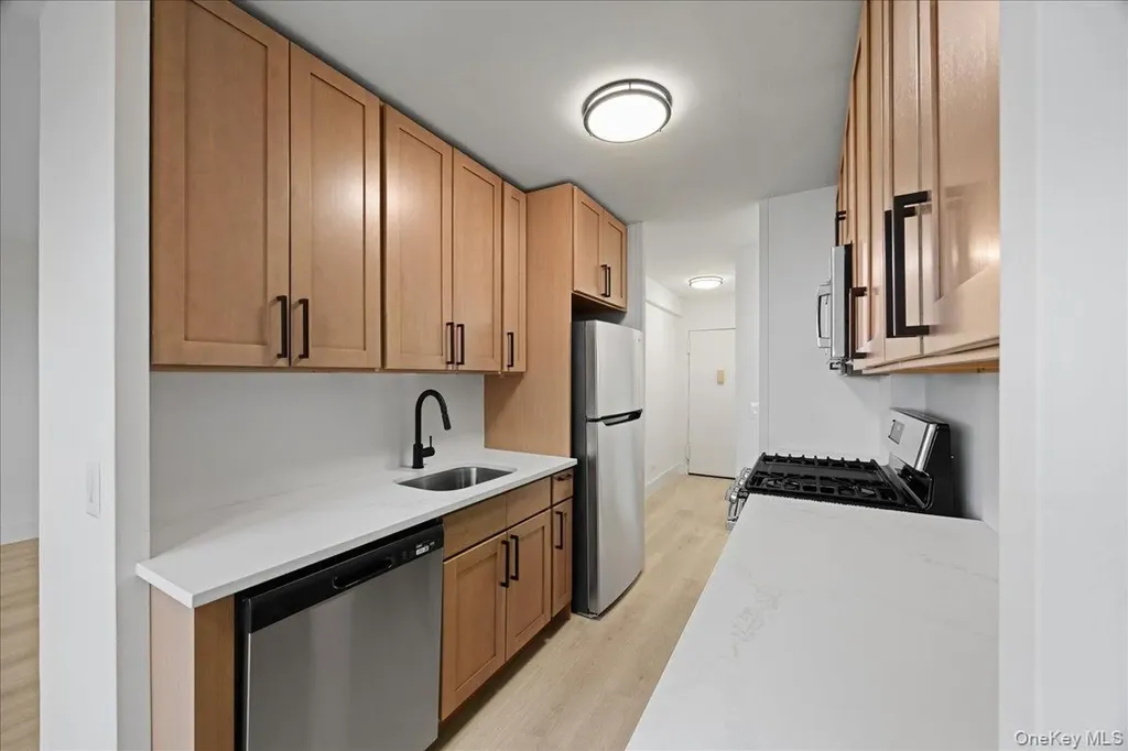 825 Morrison Avenue Bronx NY 10473