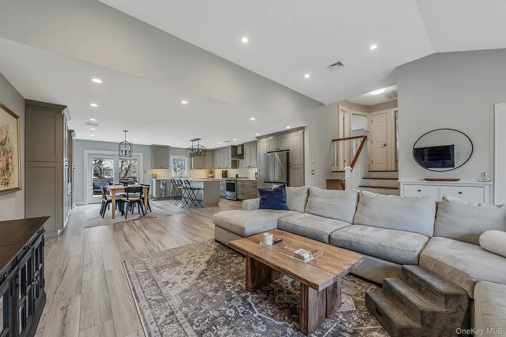 2518 Horace Court Bellmore NY 11710