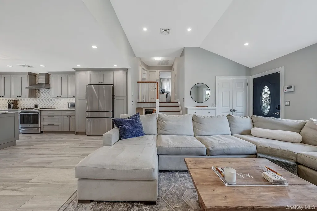 2518 Horace Court Bellmore NY 11710