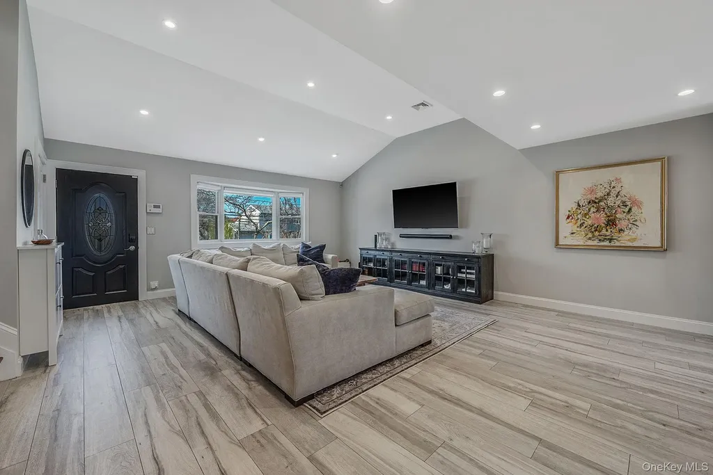 2518 Horace Court Bellmore NY 11710