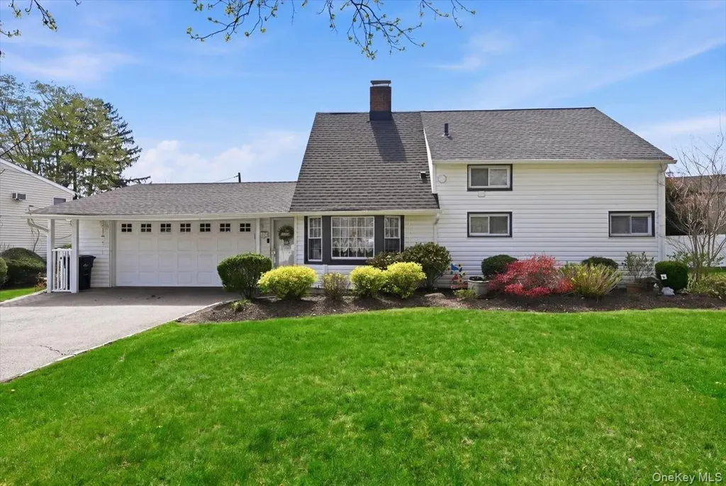 235 Twin Lane E Wantagh NY 11793