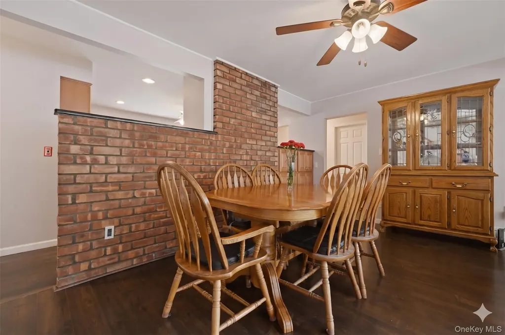 235 Twin Lane E Wantagh NY 11793