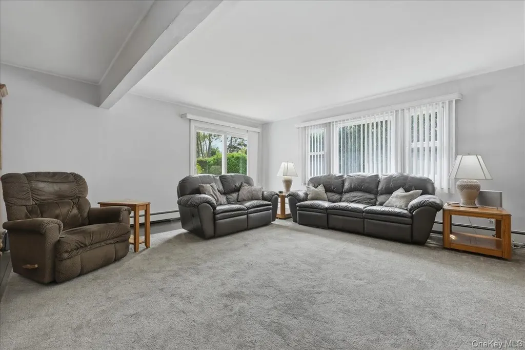 235 Twin Lane E Wantagh NY 11793