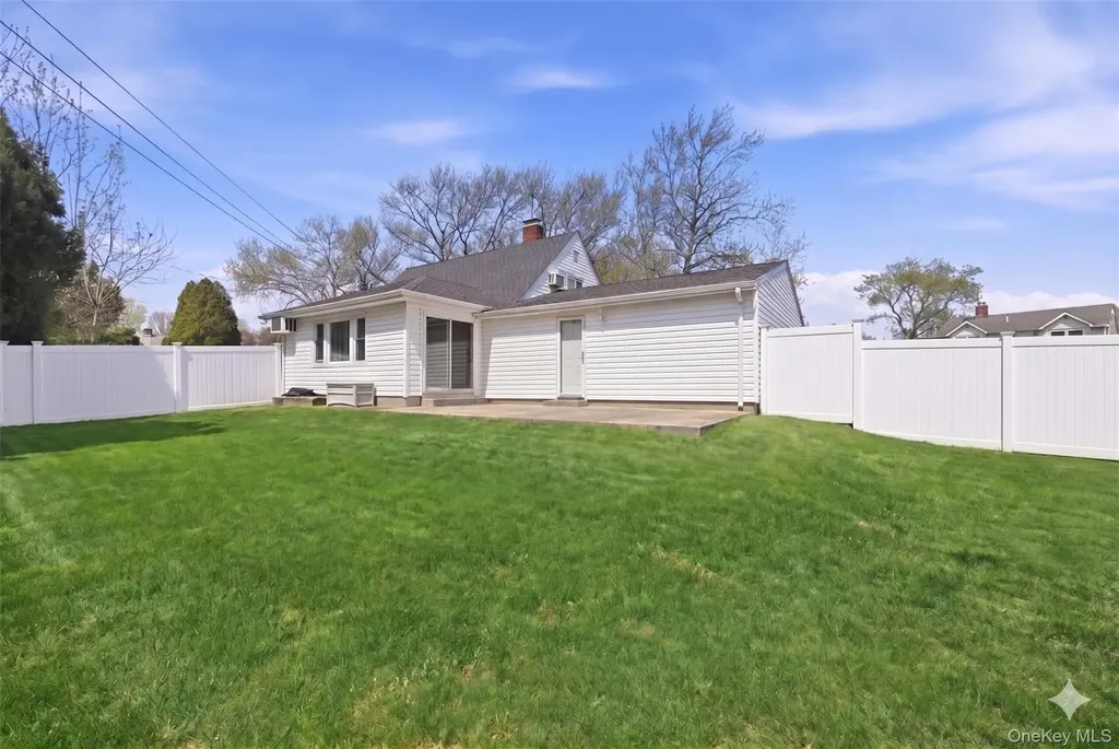 235 Twin Lane E Wantagh NY 11793