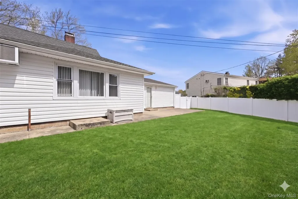 235 Twin Lane E Wantagh NY 11793