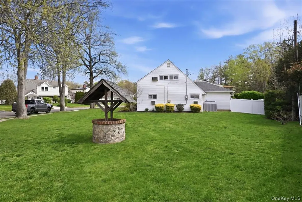 235 Twin Lane E Wantagh NY 11793