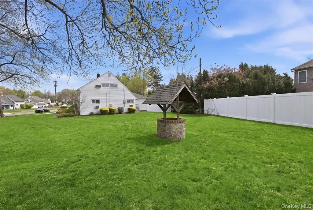 235 Twin Lane E Wantagh NY 11793