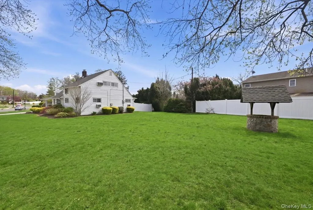 235 Twin Lane E Wantagh NY 11793