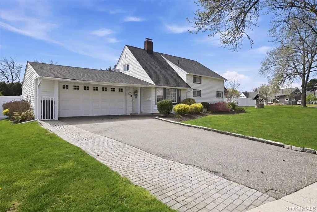 235 Twin Lane E Wantagh NY 11793