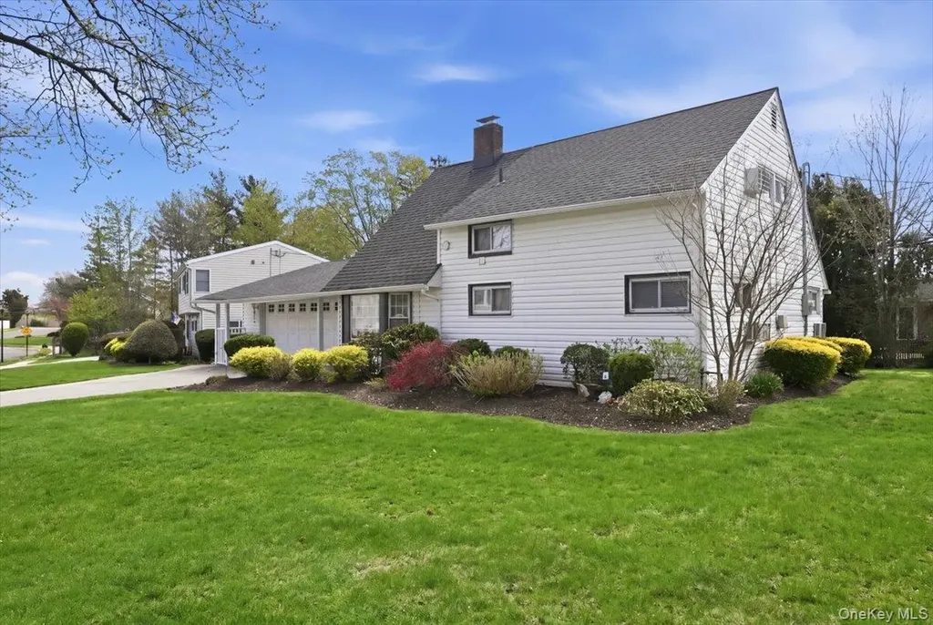 235 Twin Lane E Wantagh NY 11793