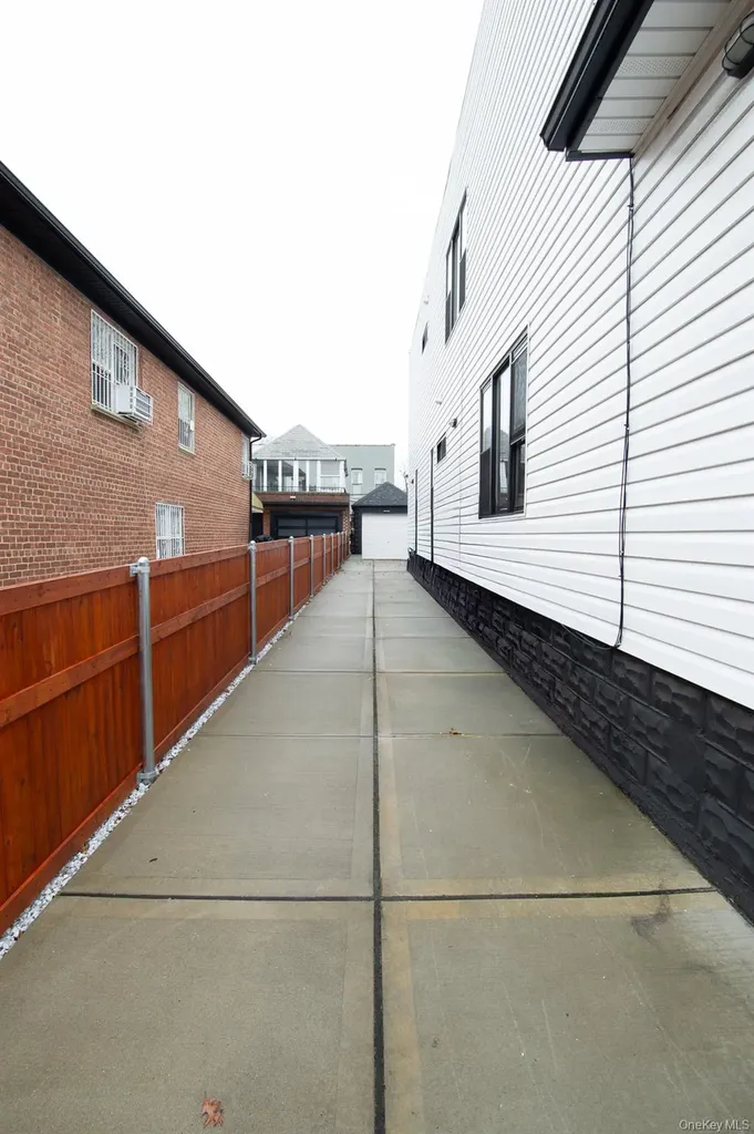 445 E 46th Street Brooklyn NY 11203