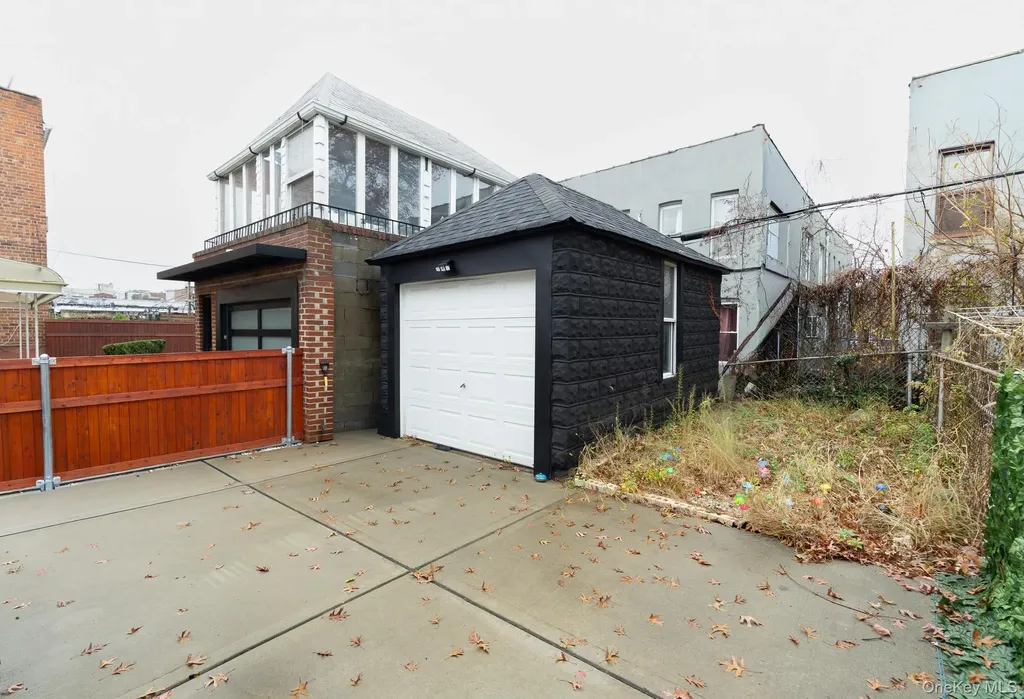 445 E 46th Street Brooklyn NY 11203