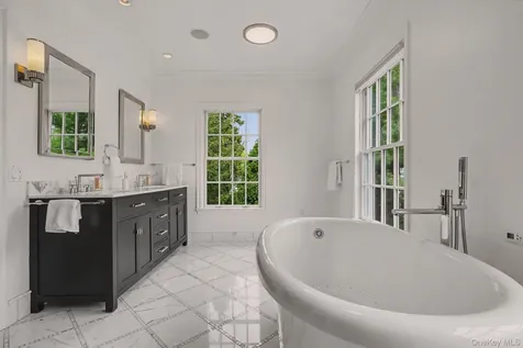 10 Morris Court Rye NY 10580