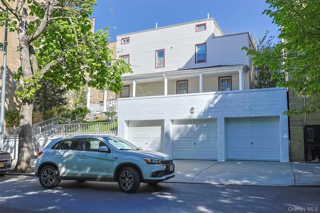 32-25 30th Street Astoria NY 11106