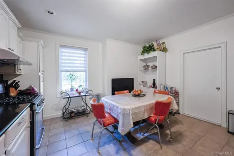 32-25 30th Street Astoria NY 11106