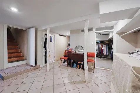 32-25 30th Street Astoria NY 11106