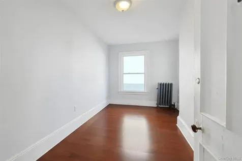 32-25 30th Street Astoria NY 11106