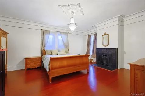 32-25 30th Street Astoria NY 11106