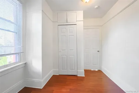 32-25 30th Street Astoria NY 11106